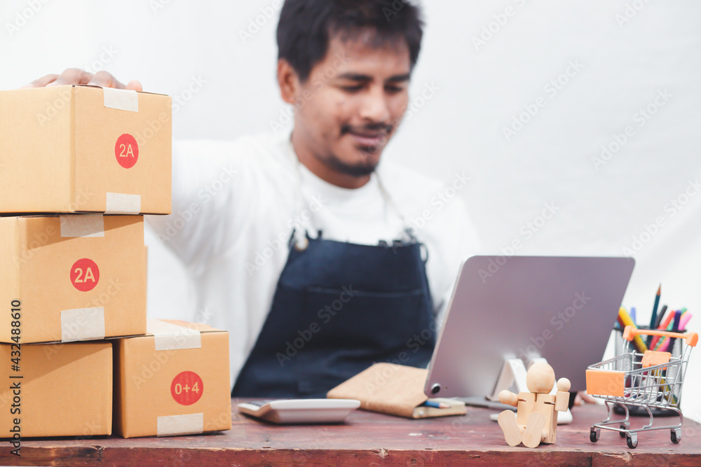 SME entrepreneurs use smartphones to contact customers Work from home to fulfill customer orders through online business websites. Parcel delivery concept
SME entrepreneurs use smartphones to contact customers Work from home to fulfill customer orders through online business websites. Parcel delivery concept