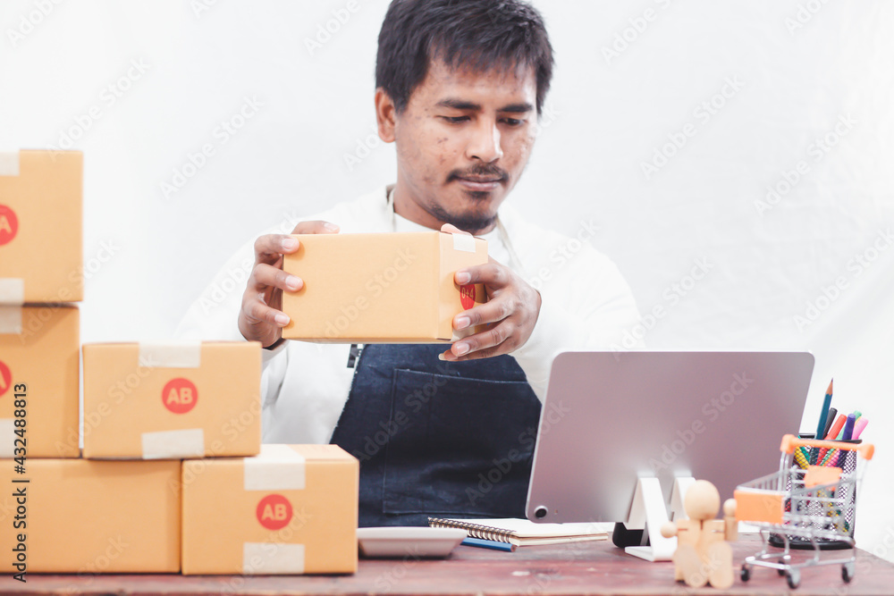 SME entrepreneurs use smartphones to contact customers Work from home to fulfill customer orders through online business websites. Parcel delivery concept
SME entrepreneurs use smartphones to contact customers Work from home to fulfill customer orders through online business websites. Parcel delivery concept