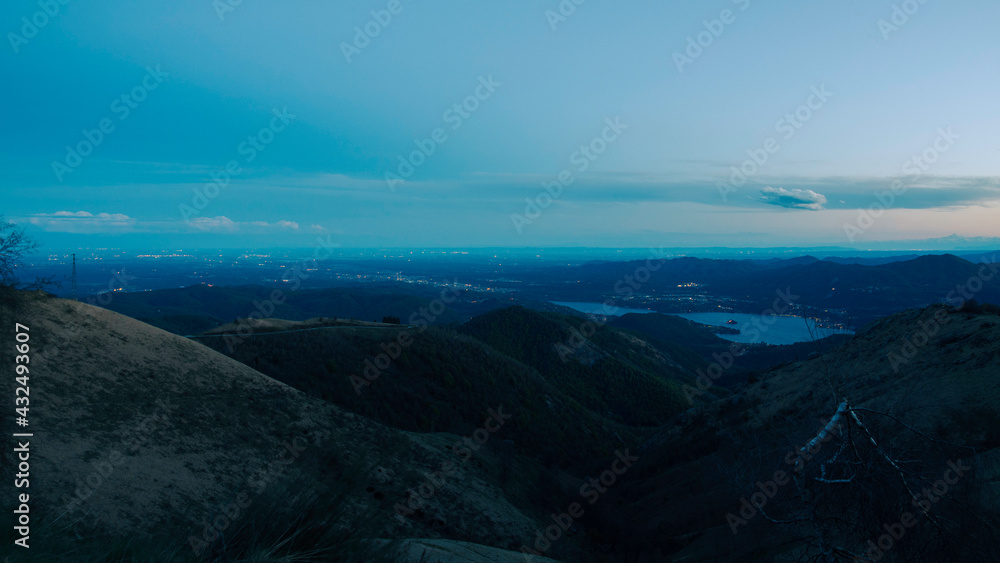 Panorama dal Mottarone guardando verso il Lago D'Orta. Foto realizzata in HDR.