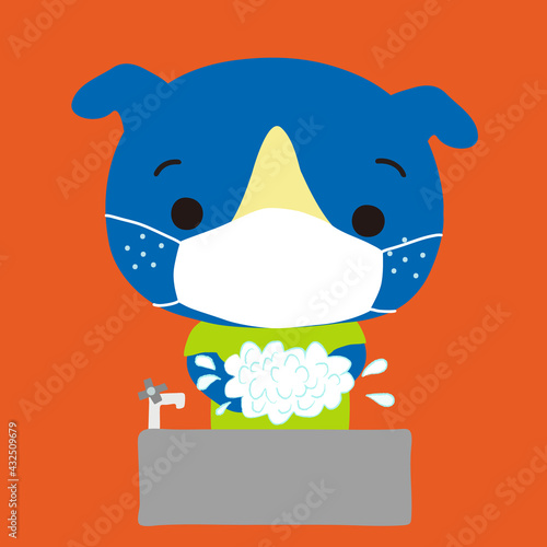 マスクをして手を洗う青い子犬
A little blue dog washing hands, wearing a white surgical mask
