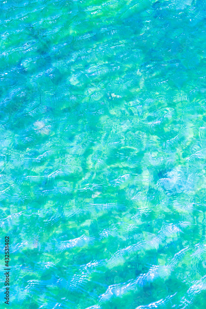 Fototapeta premium エメラルドグリーンの南国の海