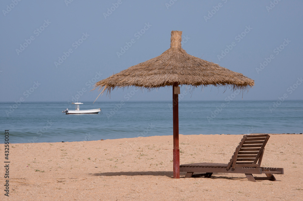 Playas de Saly en la costa de Senegal