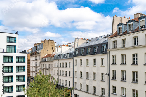 Fototapeta Naklejka Na Ścianę i Meble -  Paris, beautiful buildings, view from the coulee verte Rene-Dumont in the 12th district, footpath
