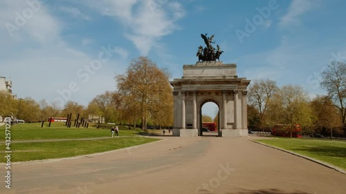 Wide shot of Wellington Arch, or Constitution Arch, in Hyde Park Corner, London, UK, dedicated to 1st Duke of Wellington photo