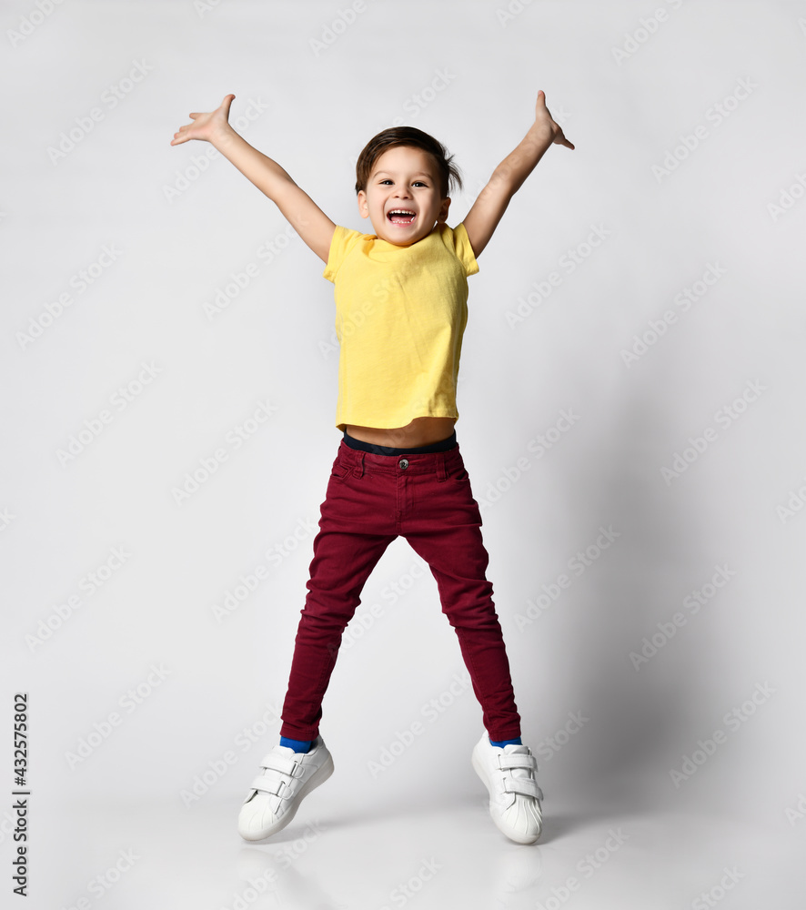 Boy Yellow Shirt Red Pants Waving Stock Illustration 145863512 |  Shutterstock
