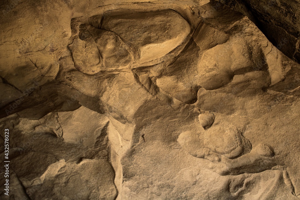 Obraz premium A collection of sand caves while exploring nature.