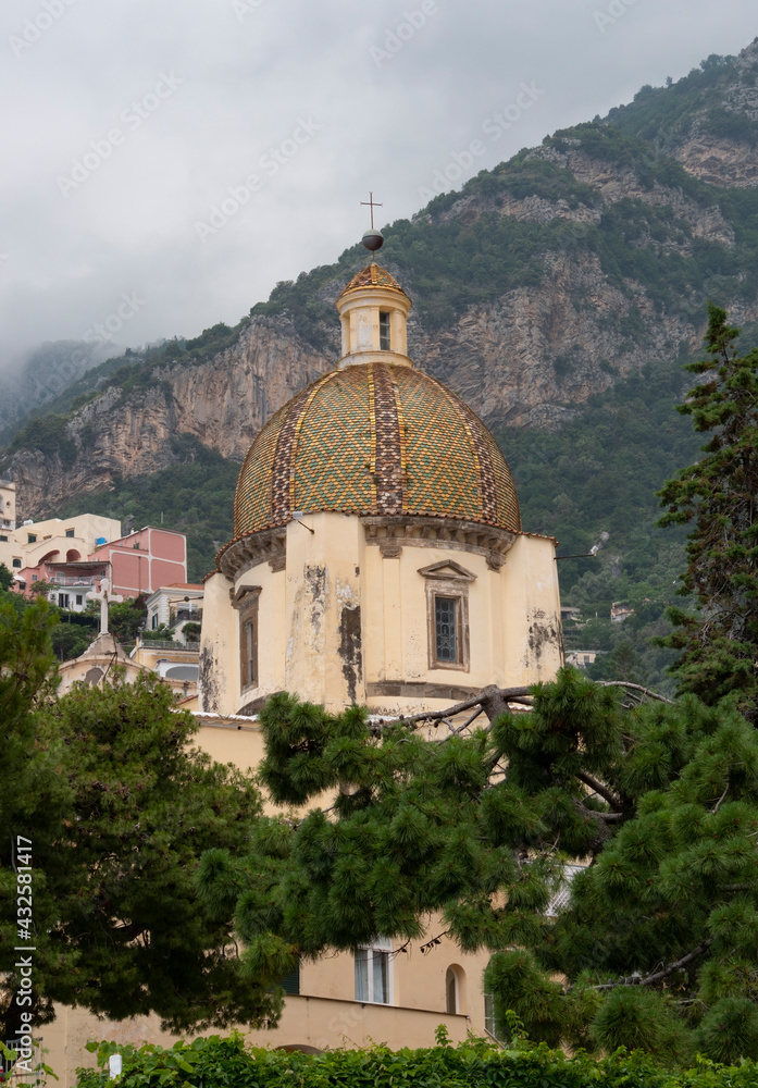 Fototapeta premium close up of the church of santa maria assunta in positano, italy
