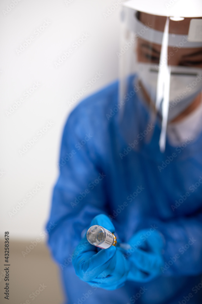 Fototapeta premium doctor with syringe