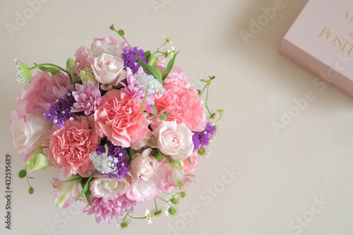 ピンクのカーネーションの花束 © 幸子 衛藤