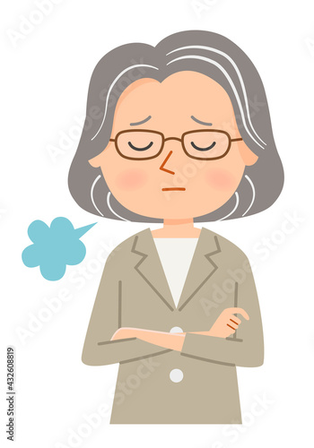 ため息をつくシニア女性