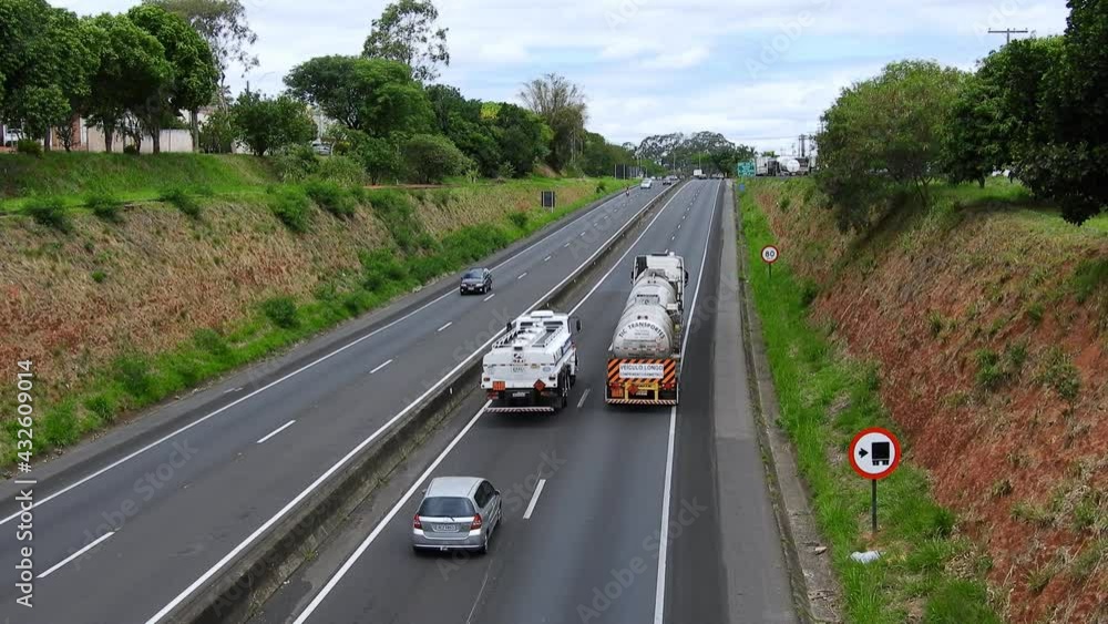 traffic of vehicles on the Comandante Joao Ribeiro de Barros SP-294 highway, accessing the city of Marilia traffic of vehicles on the Comandante Joao Ribeiro de Barros SP-294 highway, accessing the city of Marilia