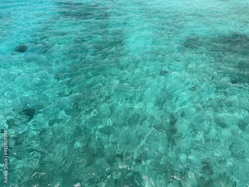 沖縄県宮古島の美しい青い海
