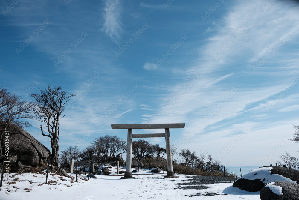 山の上の鳥居 山の上の鳥居