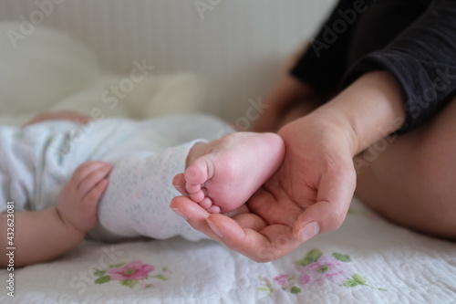 The soles of the baby smaller than the mother's hand