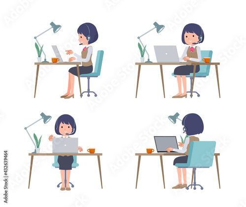 PCでデスクワークをしているインカムをつけたビジネス女性のセット
