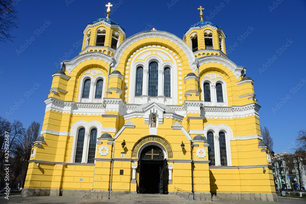 KYIV, UKRAINE - APRIL 10, 2019: Saint Volodymyr Cathedral (St. Vladimir Cathedral) built in neo-Byzantine style, orthodox church in Kiev (Kyiv), capital city of Ukraine, Eastern Europe KYIV, UKRAINE - APRIL 10, 2019: Saint Volodymyr Cathedral (St. Vladimir Cathedral) built in neo-Byzantine style, orthodox church in Kiev (Kyiv), capital city of Ukraine, Eastern Europe