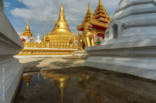 Foto Model of Shwedagon Pagoda, Khlong Hae Temple, Khlong Hae Sub-district, Hat Yai District, Songkhla, Thailand
