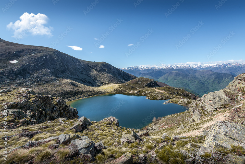 Etang d'Appy en Ariège, lac des Pyrénées - Occitanie - France 