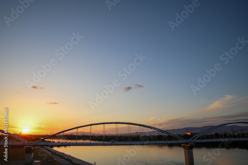 Fototapeta Naklejka Na Ścianę i Meble -  枚方大橋から見た夕暮れ