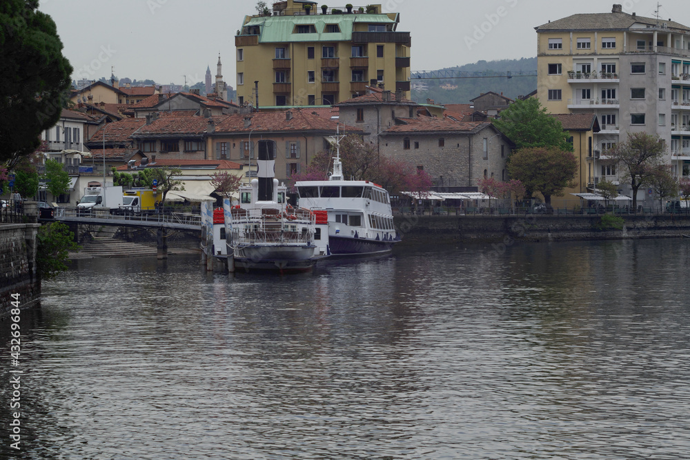 Fototapeta premium characteristic ferry of lake como