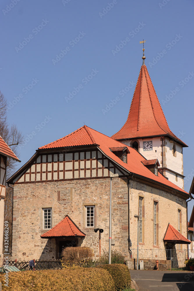 Dorfkirche im südthüringischen Reurieth an der Werra
