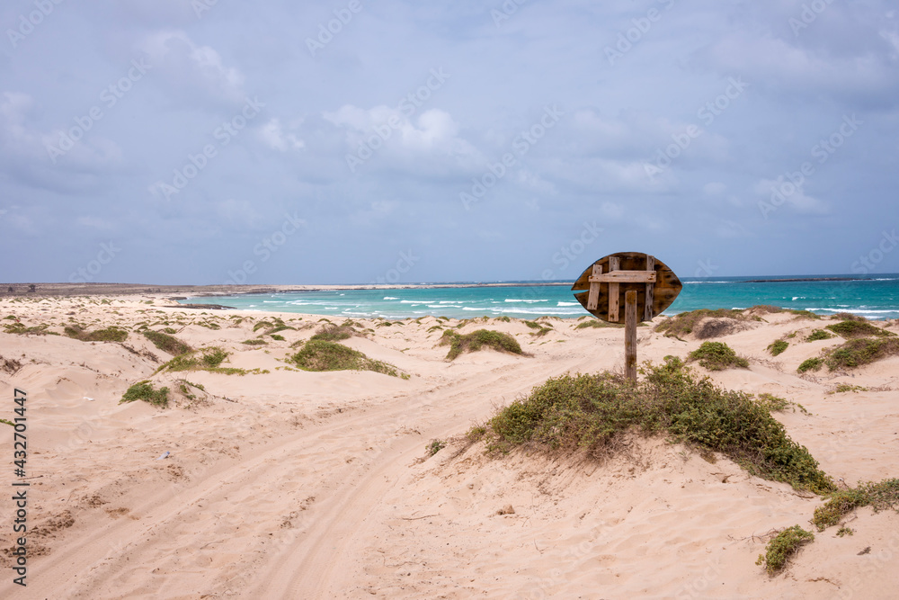 Paisaje con dunas en las playas de Porto Ferreira en la isla de Boa Vista en Cabo Verde