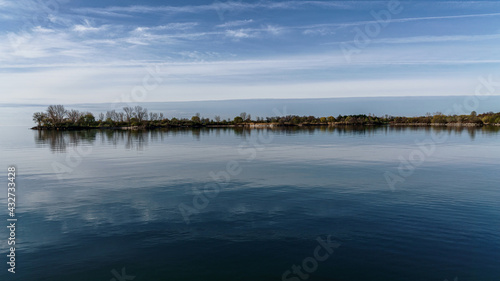 Fototapeta Naklejka Na Ścianę i Meble -  Humber Bay Park as seen from Sheldon's Lookout in Toronto, Ontario, Canada