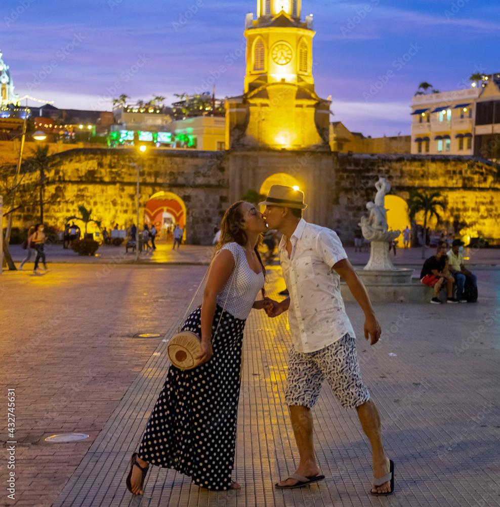 couple kissing next to fountain in Cartagena Colombia