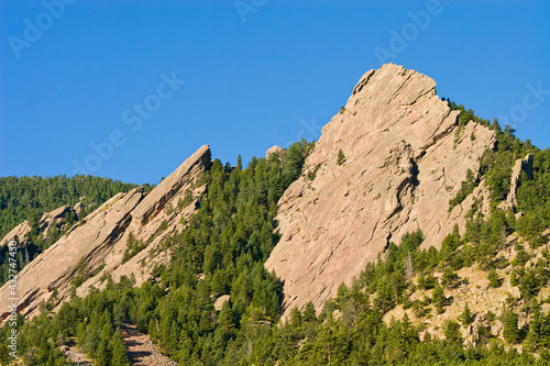 Fototapeta Naklejka Na Ścianę i Meble -  Peaks of the Flatirons mountains in Chautauqua State Park in Boulder, Colorado in the Summertime