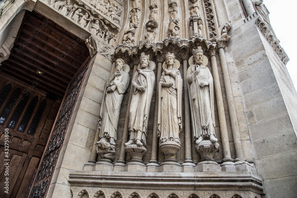 notre dame cathedral paris jesus
sculptures