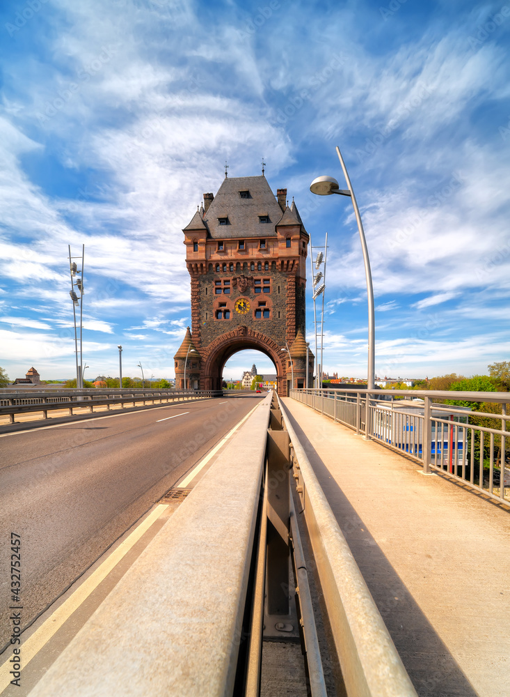 View of the Nibelungen Tower and Nibelungen Bridge in Worms, Germany. - Nibelungenbrücke in Worms