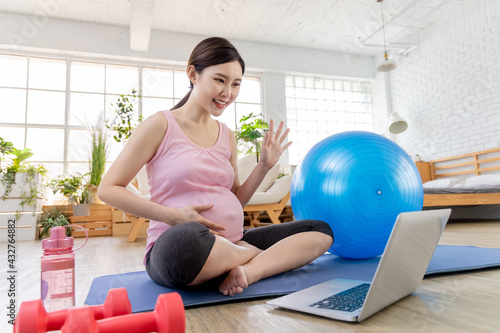 Pregnant woman workout online