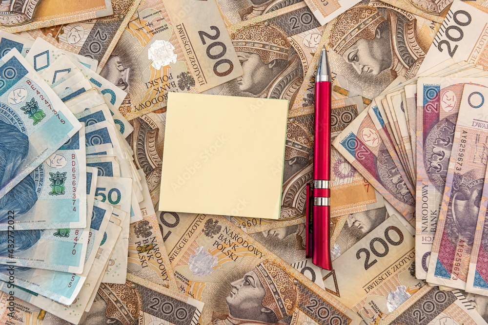 Fototapeta premium pen and empty notepad on polish currency