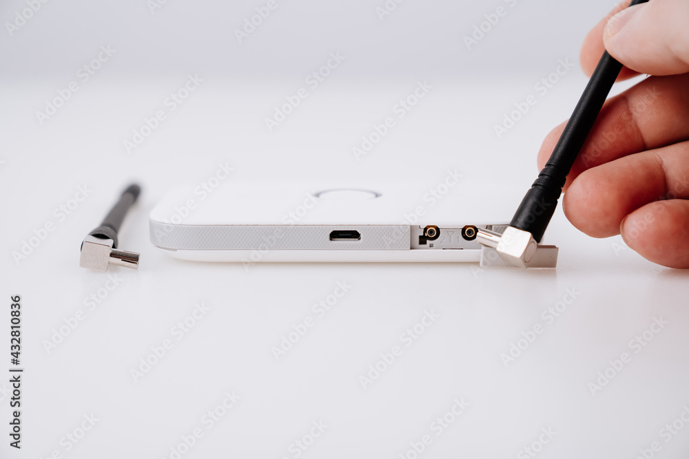 the antenna is connected to mobile modem. device has SIM card supported by 4G the antenna is connected to mobile modem. device has SIM card supported by 4G