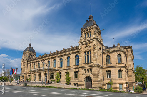 Fototapeta Naklejka Na Ścianę i Meble -  Die historische Stadthalle in Wuppertal im Frühling; Deutschland