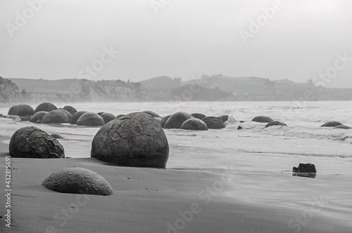 Fotografie Moeraki Boulders Beach, in the South Island, New Zealand