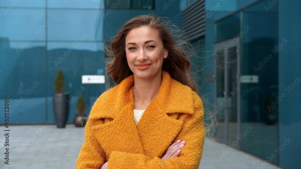 Business woman dressed yellow coat standing outdoors corporative building background Caucasian female business person on city street near office building with windows Stylish businesswoman Business woman dressed yellow coat standing outdoors corporative building background Caucasian female business person on city street near office building with windows Stylish businesswoman