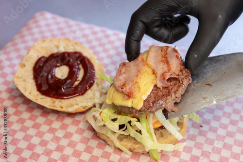 Préparation d'un hamburger