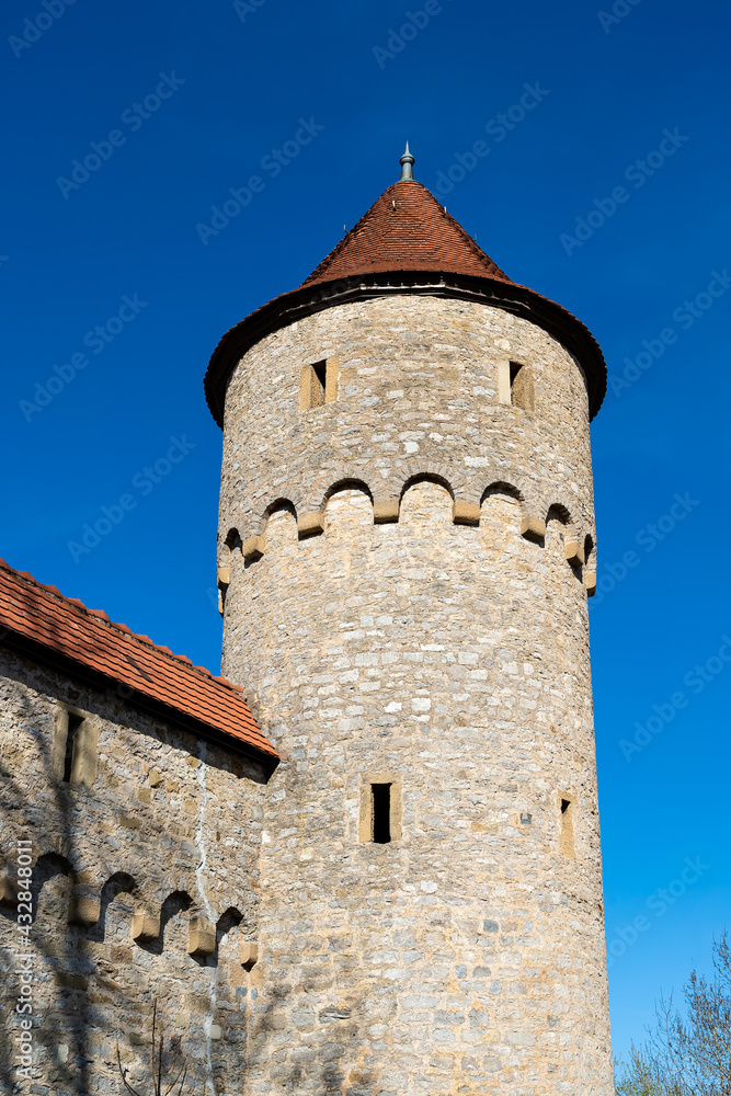 Stadtmauer und Schinnersturm in Möckmühl