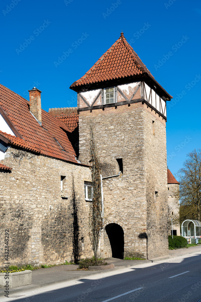 Stadtmauer und Badturm in Möckmühl