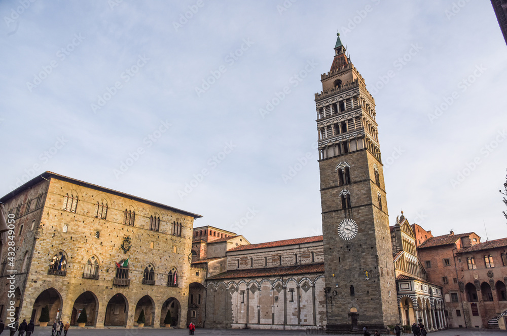 La Piazza del Duomo di Pistoia