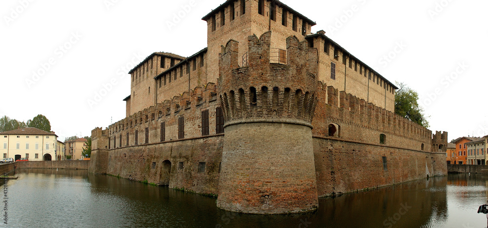 La Rocca di San Vitale col suo fossato a Fontanellato (Parma)