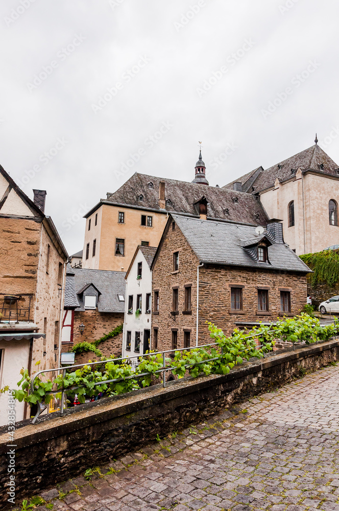 Beilstein, Städtchen, Stadtmauer, historische Häuser, Pfarrkirche, Mosel, Moseltal, Weinberge, Flussschifffahrt, Cochem-Zell, Rheinland-Pfalz, Frühling, Deutschland Beilstein, Städtchen, Stadtmauer, historische Häuser, Pfarrkirche, Mosel, Moseltal, Weinberge, Flussschifffahrt, Cochem-Zell, Rheinland-Pfalz, Frühling, Deutschland