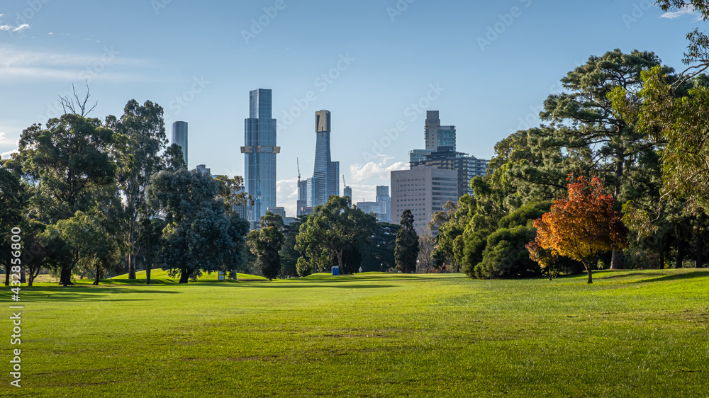 Obraz premium Albert Park Golf Course with buildings background at Melbourne Victoria, Australia