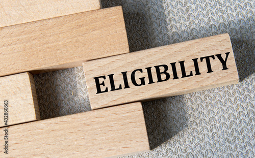 Canvas-taulu ELIGIBILITY - word on a wooden bar on a gray background