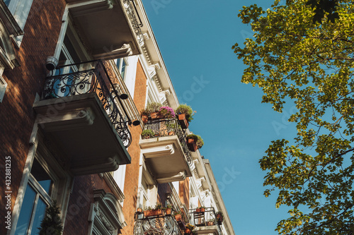Plakat Altbauwohnungen mit Balkon