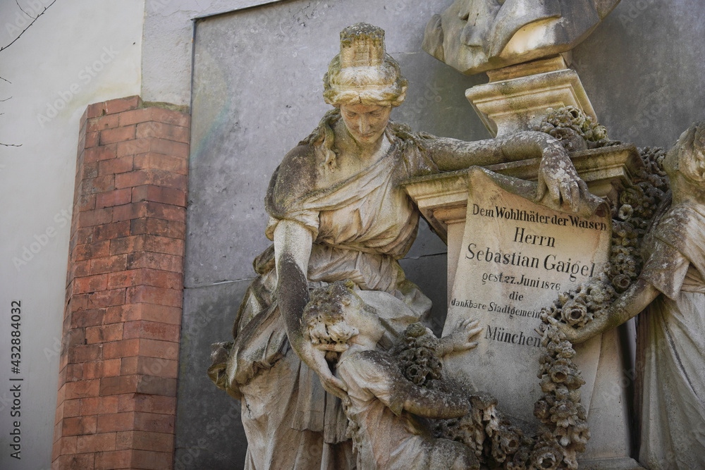 Fototapeta premium Münchens alter Nordfriedhof