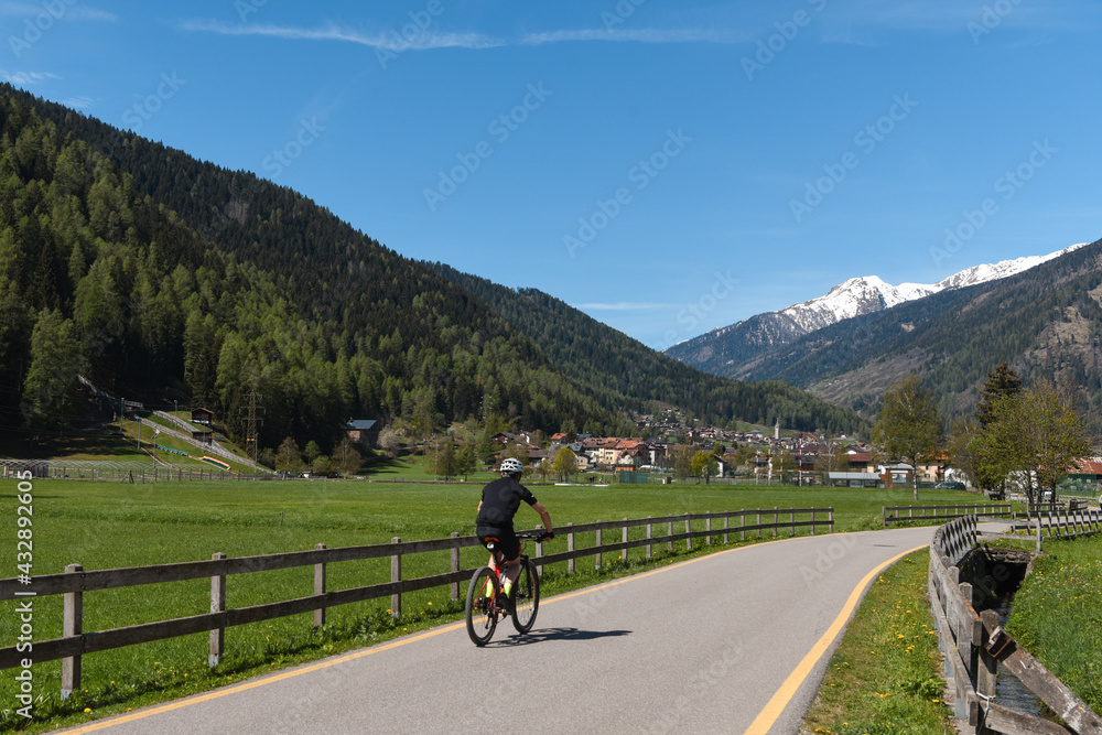 mountainbike pedalare bici bike sport ciclabile val di sole strada ciclabile montagna sport all'aperto mountainbike pedalare bici bike sport ciclabile val di sole strada ciclabile montagna sport all'aperto
