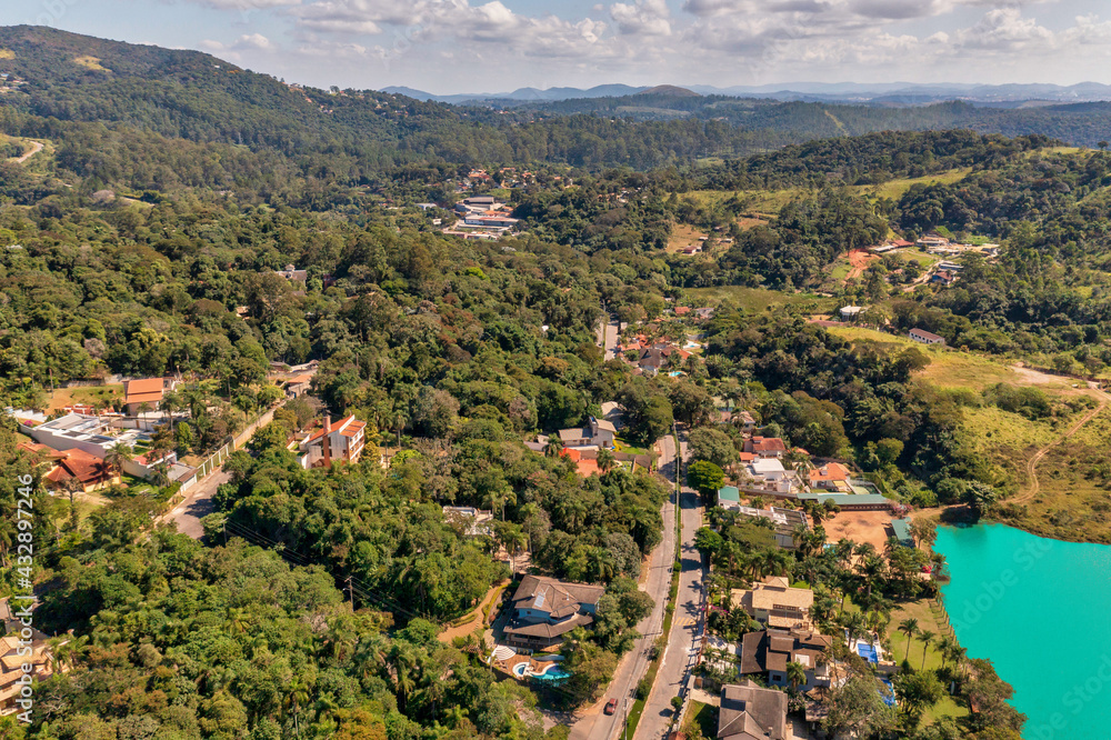 Foto aerea das montanhas no meio da mata atlantica Foto aerea das montanhas no meio da mata atlantica