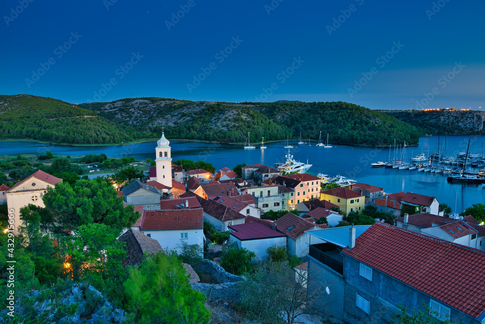 Blaue Stunde in Skradin, Kroatien